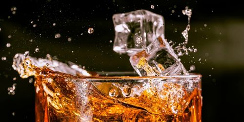 Kişiye Özel Rakı ve Viski Bardakları: Şıklık ve Anlam Bir Arada